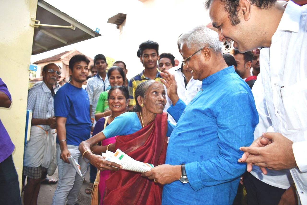 ಕಾರ್‌ಸ್ಟ್ರೀಟ್ ಪರಿಸರದಲ್ಲಿ ಜೆ.ಆರ್. ಲೋಬೊ ಮತ ಯಾಚನೆ